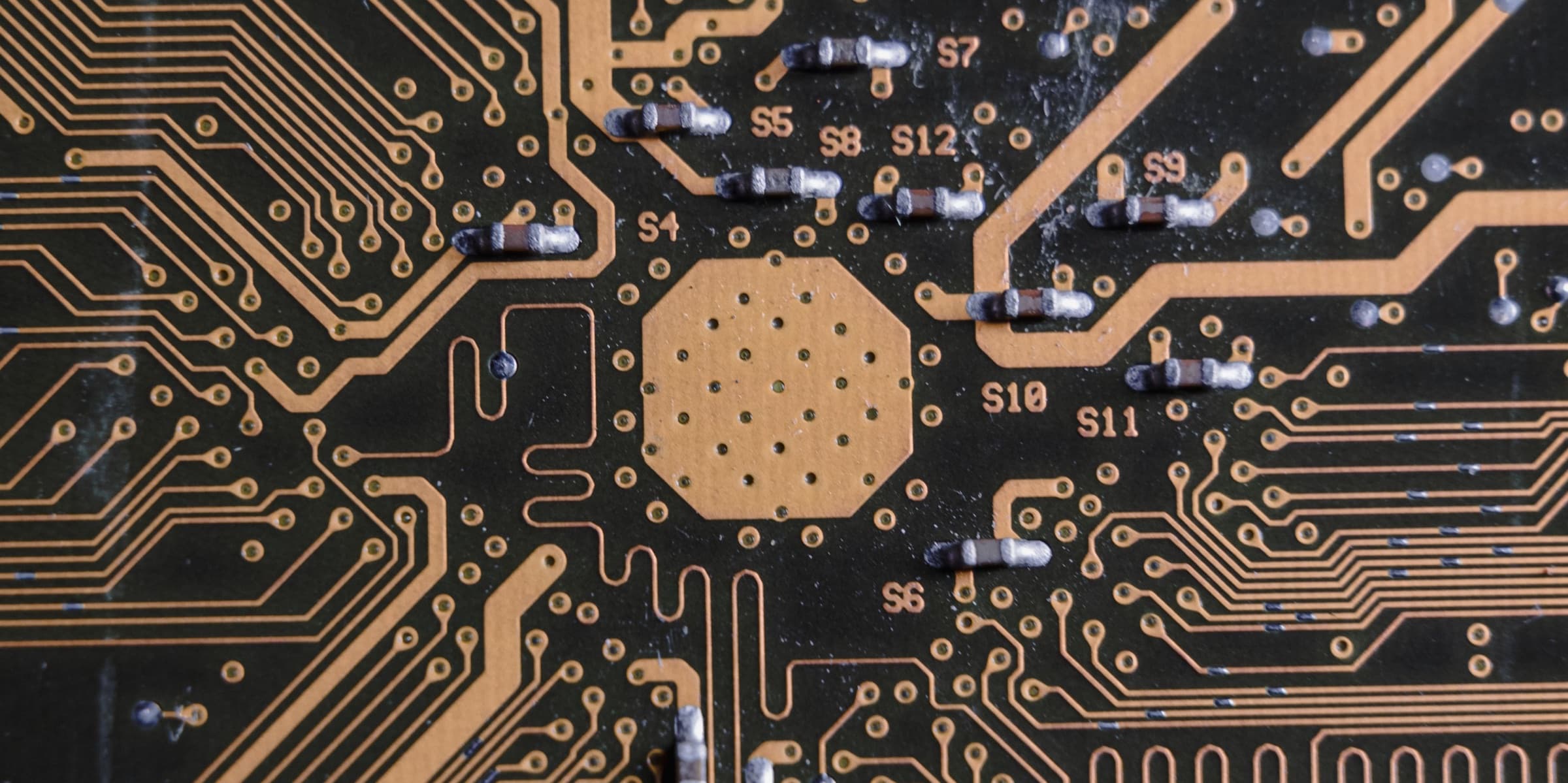 Printed circuit board with electronic pathways